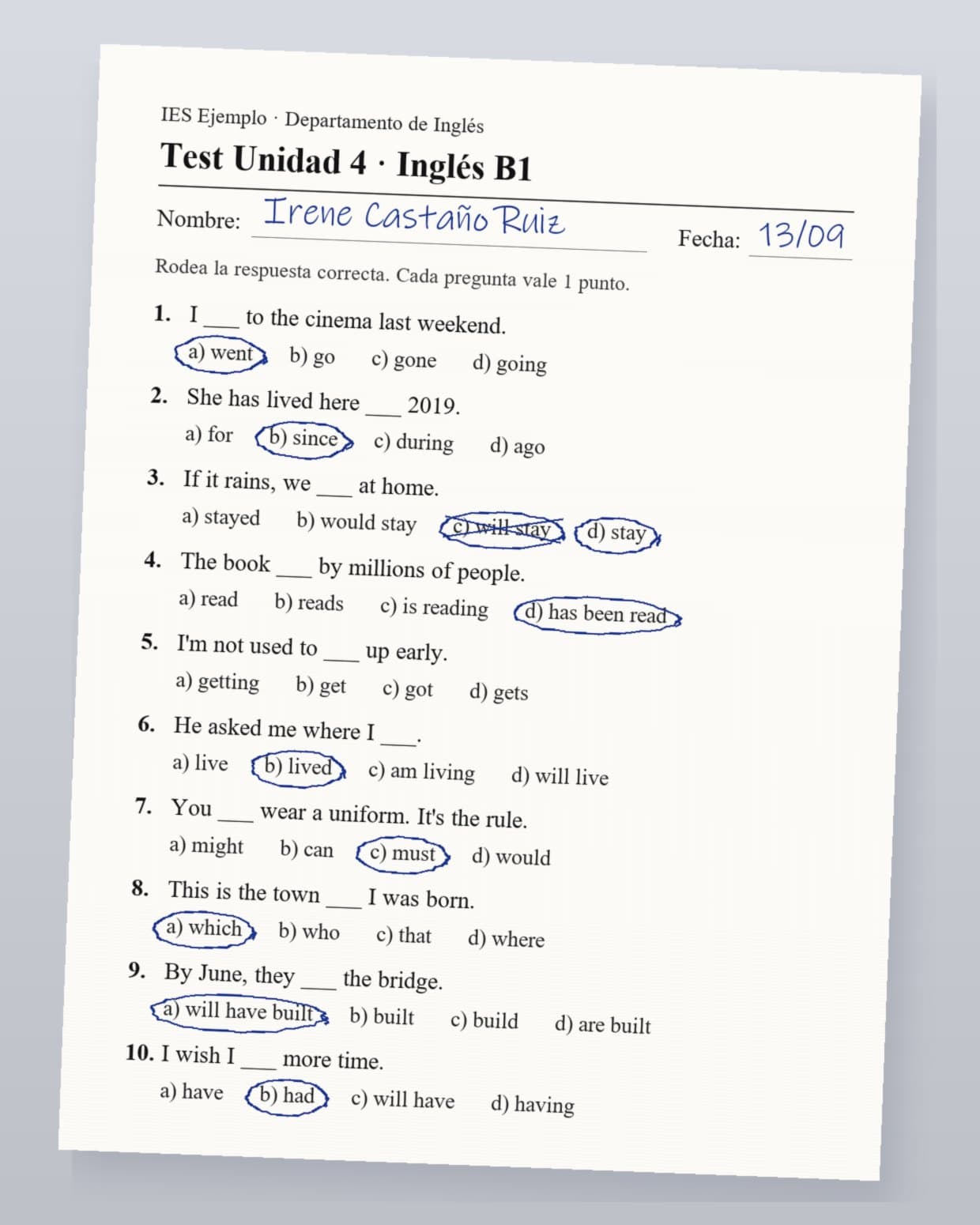 Foto de un examen tipo test de inglés con las respuestas rodeadas a bolígrafo